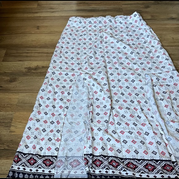 WOMEN’S Cotton On zipper maxi skirt with slits, lightweight. size XL - Picture 3 of 6